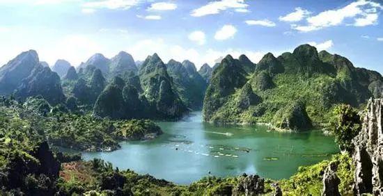 四川丨在院落中摆放黄蜡石造景，仿佛是在向天地致.敬，向自然表达敬畏之情