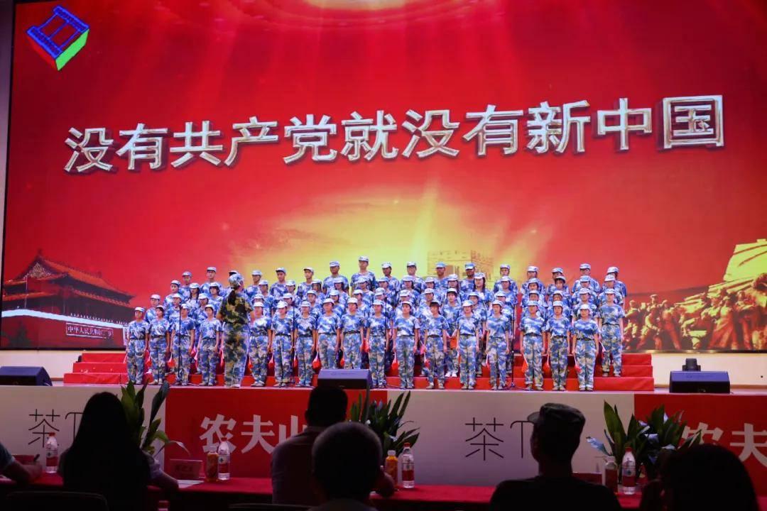 向上跳的香蕉