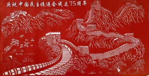 逃离废弃的卡车场