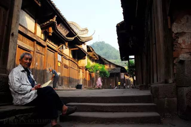 各地文旅争抢“热搜”，为提振经济带来哪些启示？
