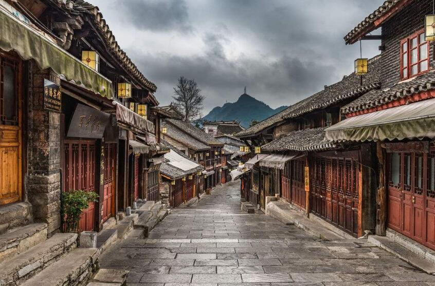 那些结婚到老了不生孩子的人 只剩下孤独 死了街坊四邻草草下葬 这一辈子有啥意义？游戏画面