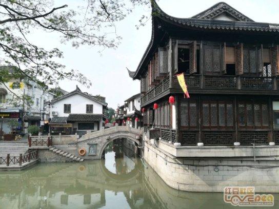 许嵩冯禧被曝分手，女方连夜删与许嵩同款，原因疑和张靓颖有关！