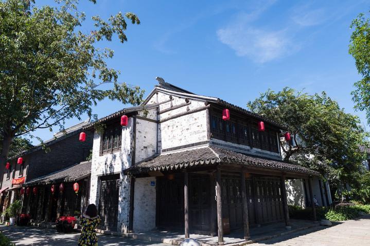 意媒：阿森纳、曼联和米兰有意齐尔克泽，博洛尼亚要价对标霍伊伦